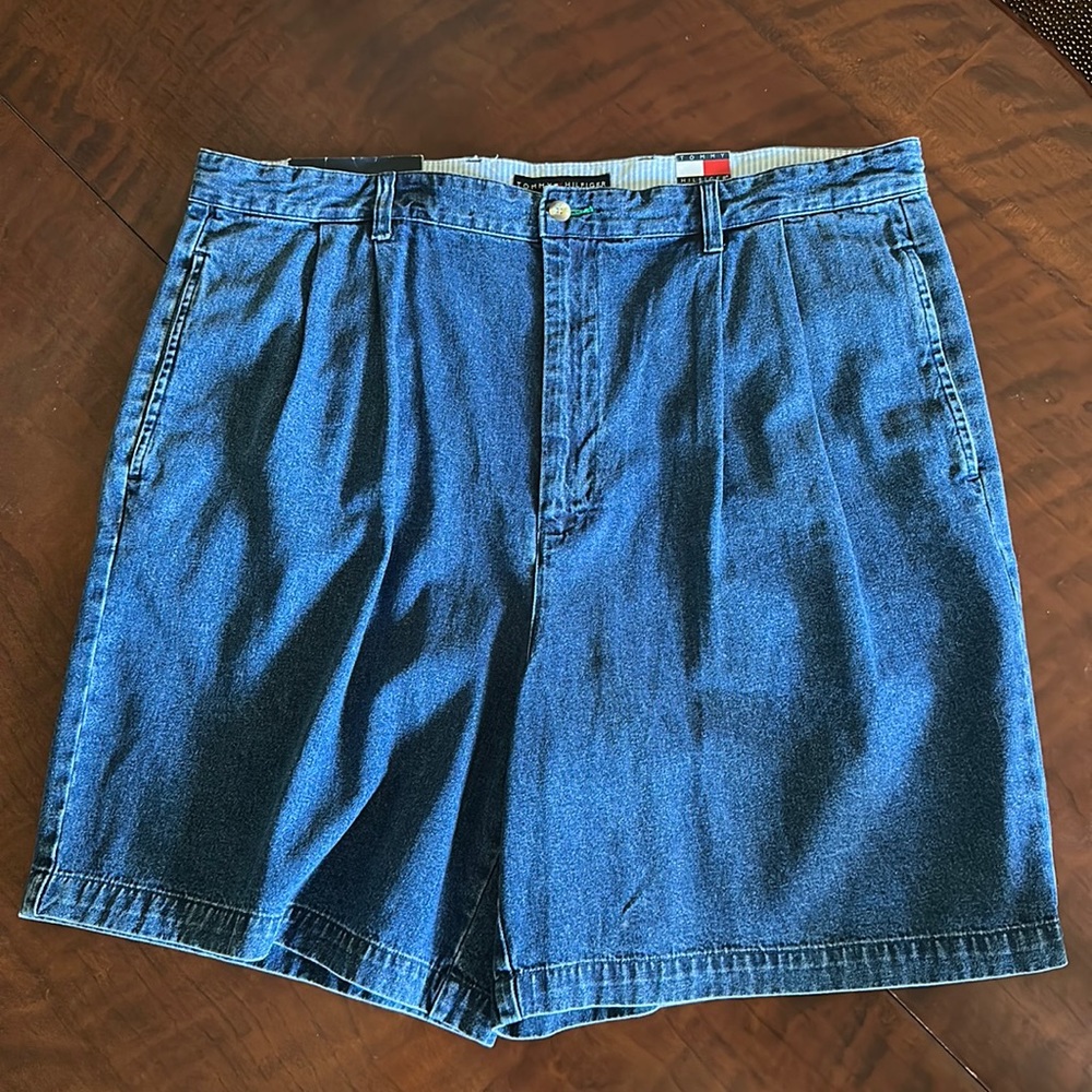 NWT Men’s Tommy Hilfiger denim, front pleated shorts, size 40, 100% Cotton